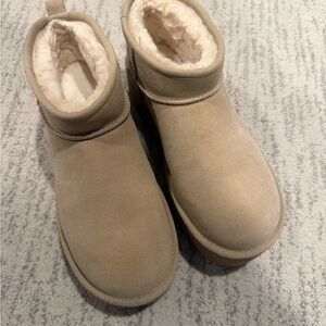 UGG platform Cream Fur-Lined Boots